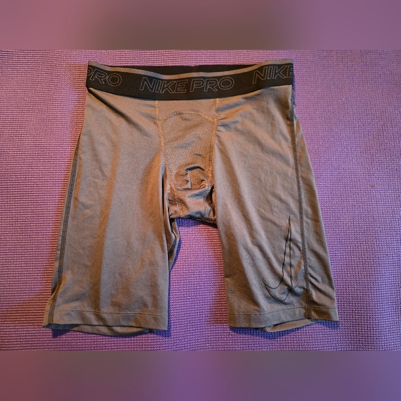 Nike Pro Men's Gray Compression Shorts - Picture 2 of 6